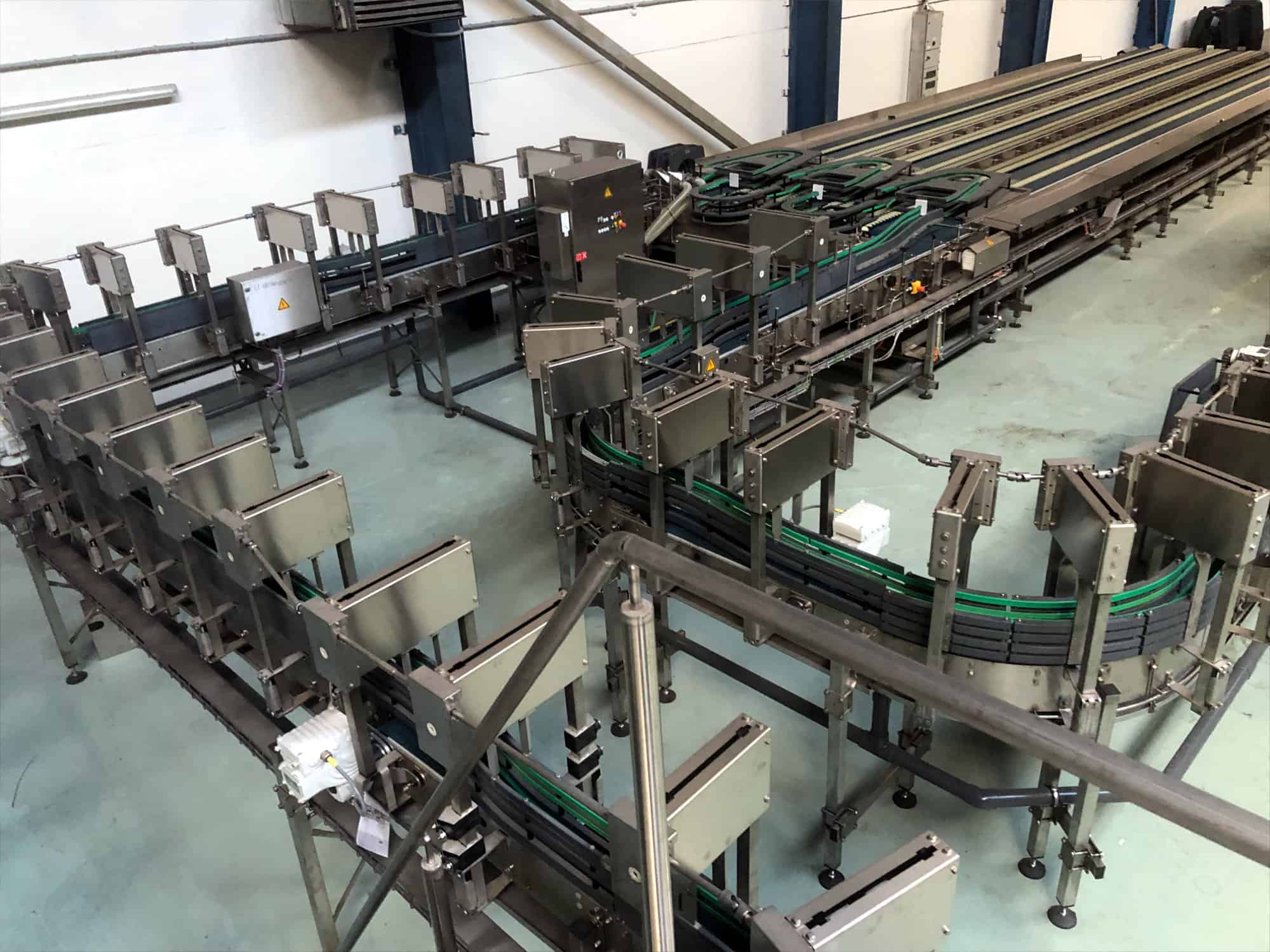 Vista sinistra della linea di vetro unidirezionale di Krones