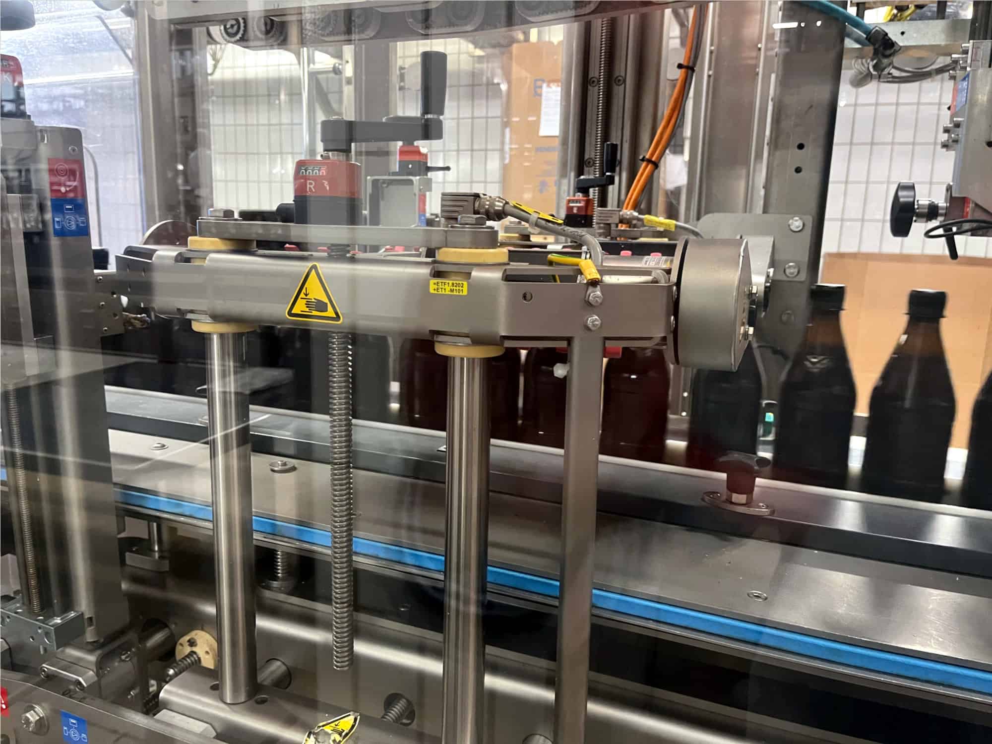 Sala di lavoro of Krones Sleevematic M2 + Shrinkmat 5000