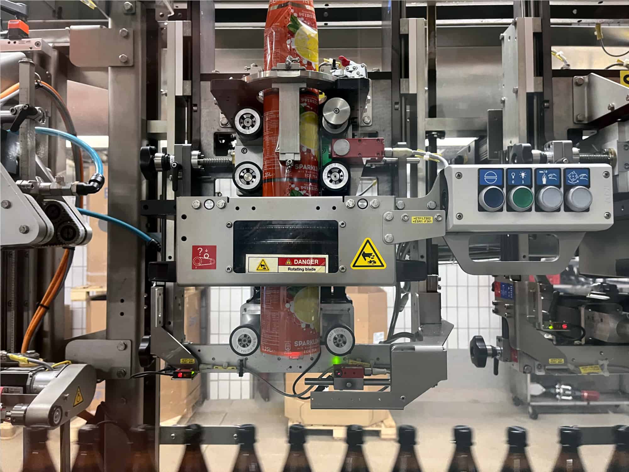 Dettaglio di Krones Sleevematic M2 + Shrinkmat 5000