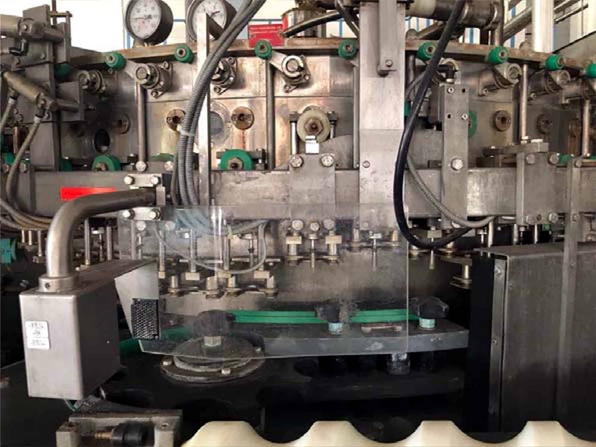 Sala di lavoro of Krones TriBlock (rinser, filler, capper)