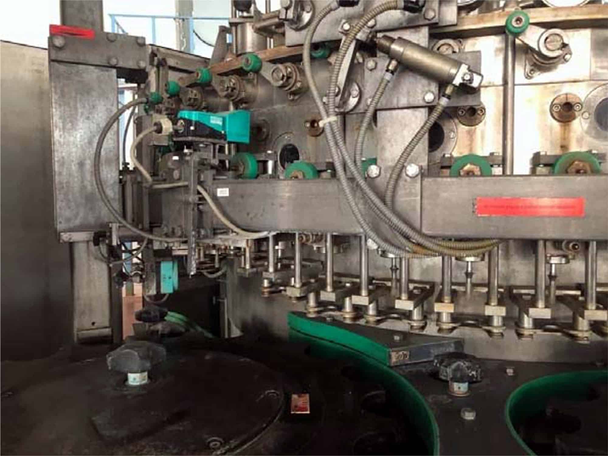 Sala di lavoro of Krones TriBlock (rinser, filler, capper)